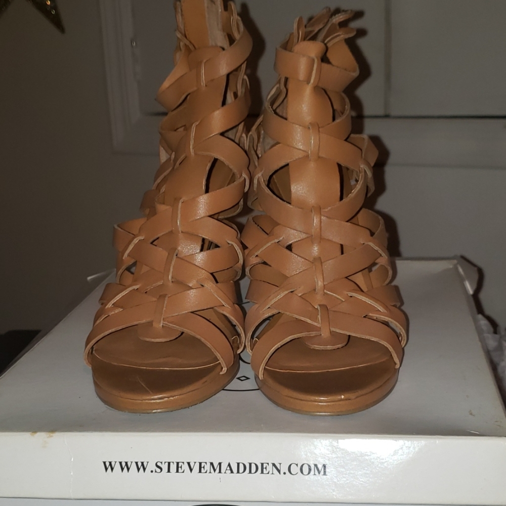 Steve madden beige pumps